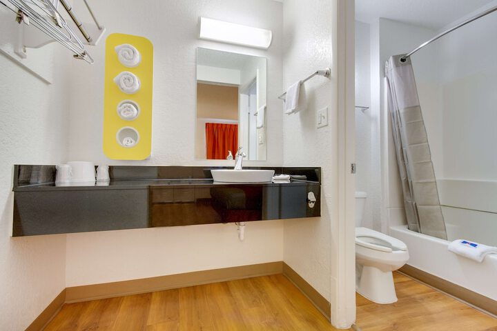 Room 14 of 32