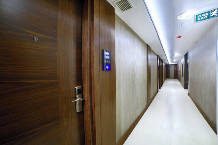Room 18 of 36