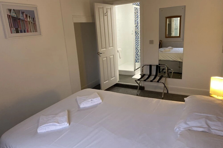Room 2 of 20