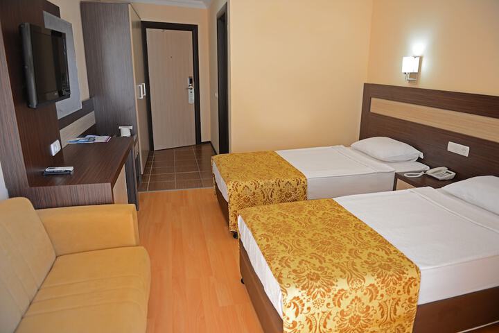 Room 12 of 93