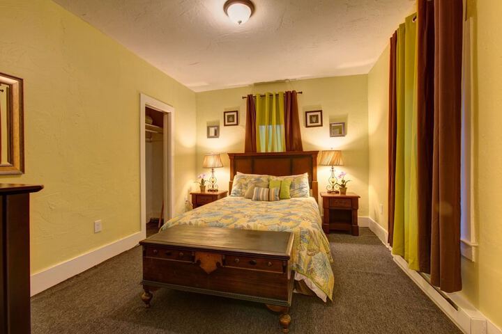 Room 20 of 108