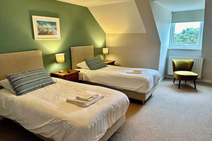 Room 12 of 40