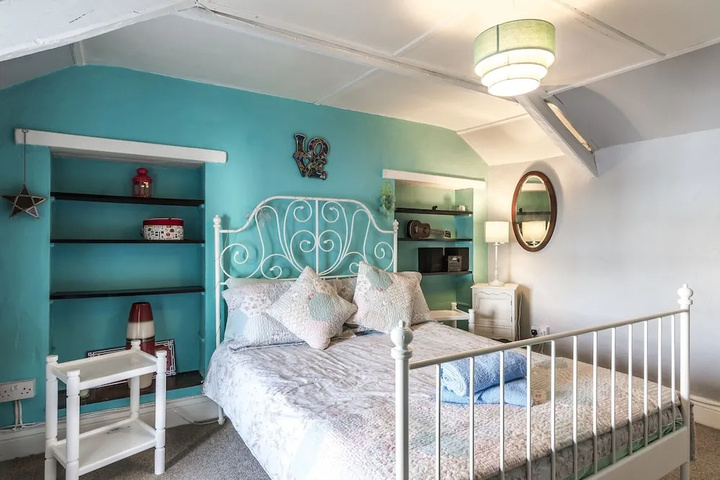 Room 4 of 13