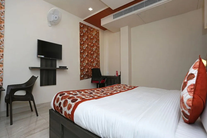 Room 6 of 15