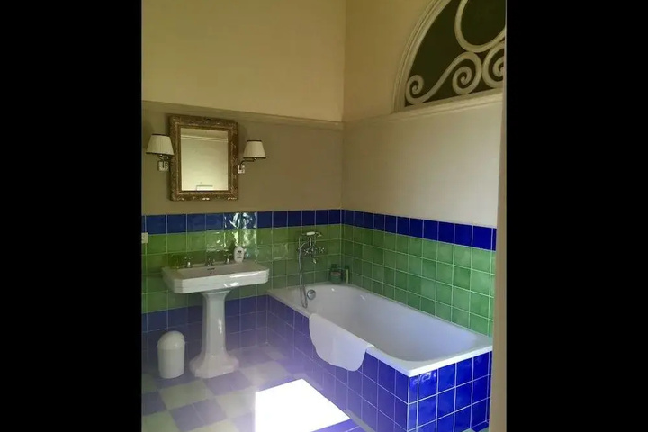 Room 8 of 15