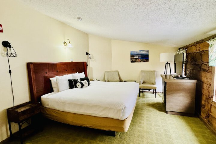 Room 6 of 73