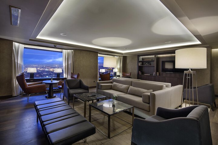 Lounge 197 of 243