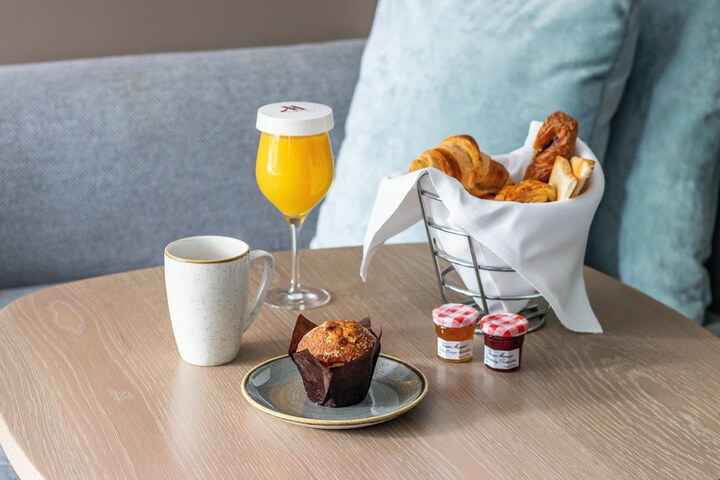 Breakfast/Coffee Service 49 of 93