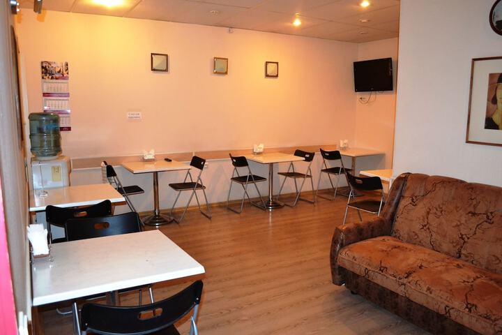 Lounge 54 of 64