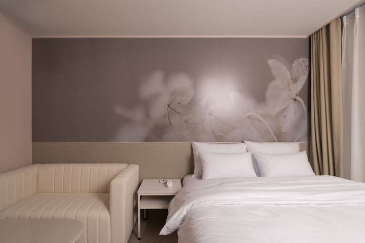 Room 8 of 25