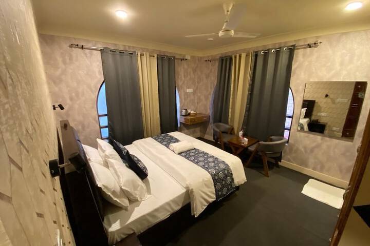 Room 3 of 27