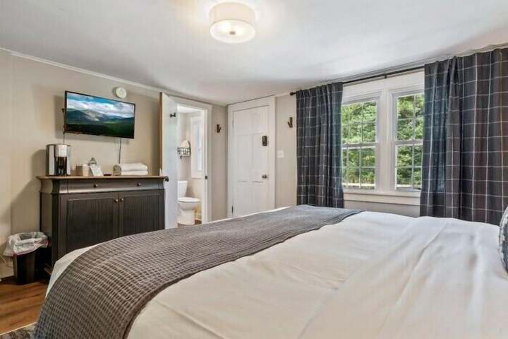 Room 102 of 431