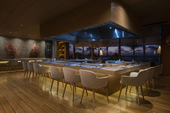 Dining 76 of 143