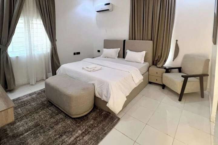 Room 12 of 40