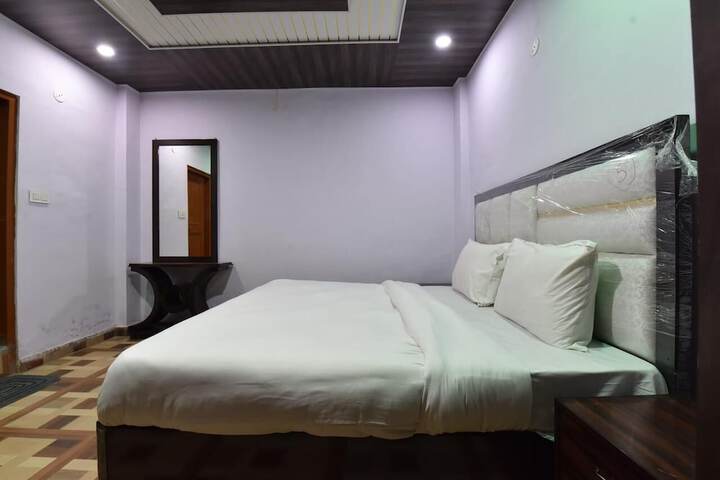 Room 16 of 25