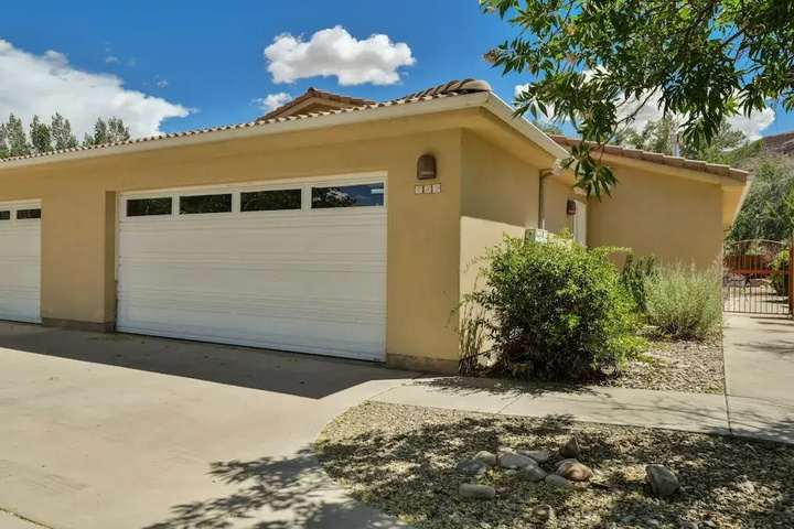 Exterior of Cottonwoods 469