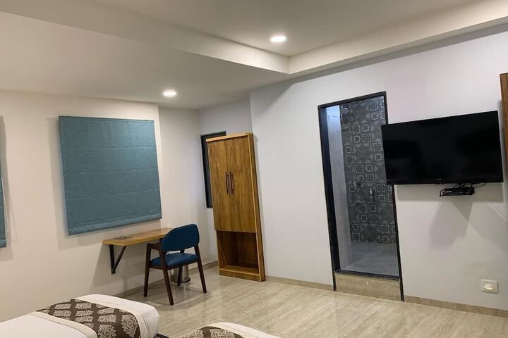 Room 6 of 24