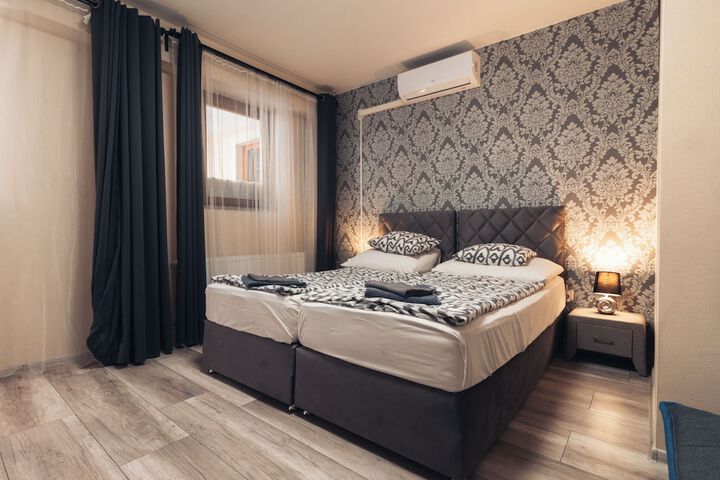 Room 33 of 94