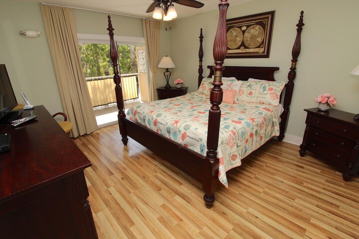 Room 5 of 106