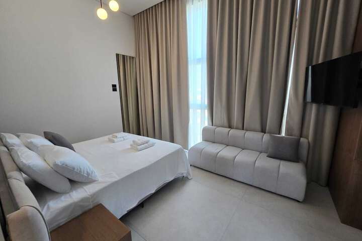 Room 7 of 42