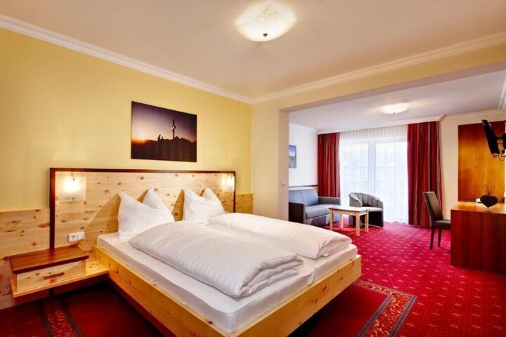 Room 12 of 73