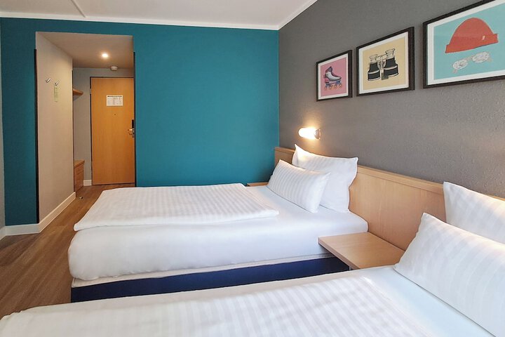 Room 2 of 84
