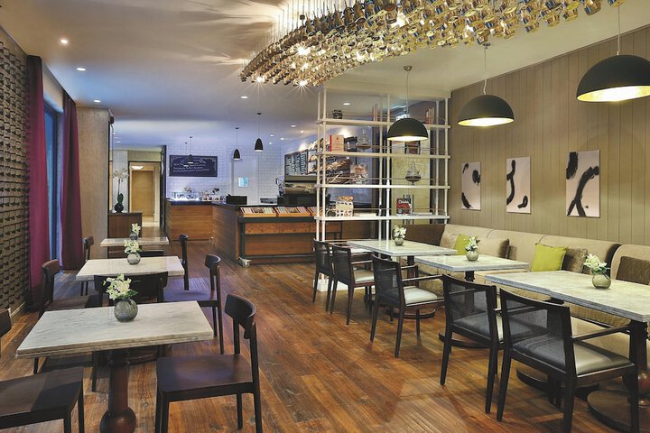 Dining 75 of 127