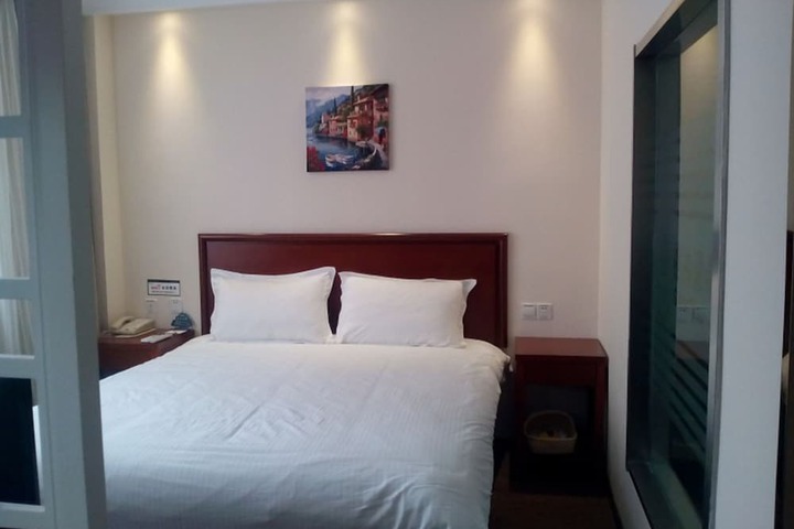 Room 9 of 61
