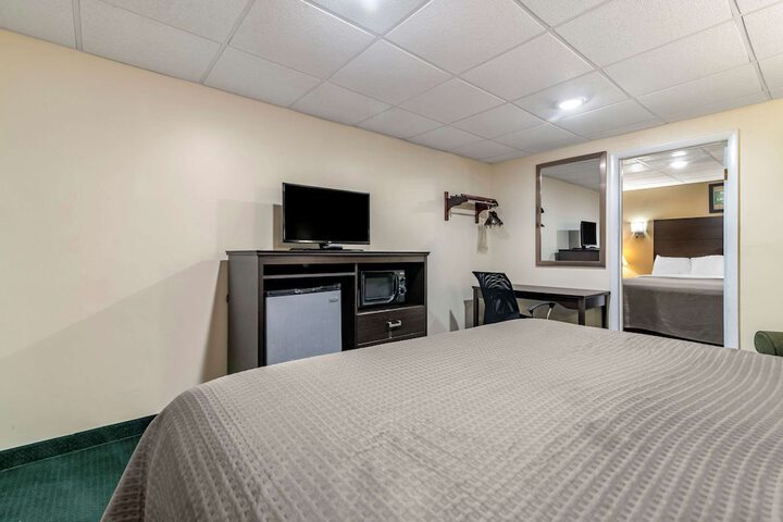 2 Queen Beds (7 of 7)