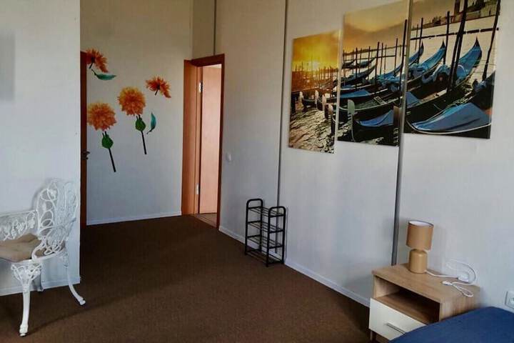 Room 10 of 26