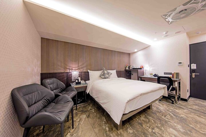 Room 7 of 60