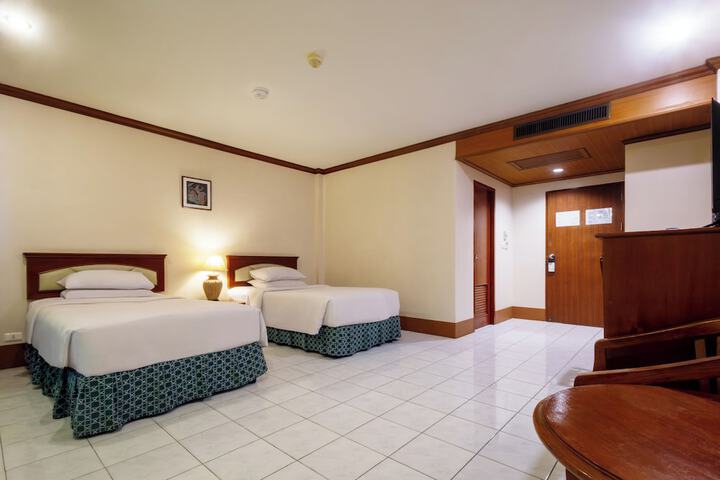 Room 5 of 33