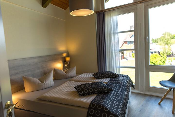 Room 6 of 25