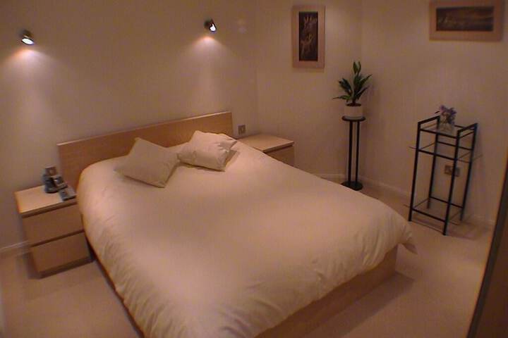 Room 6 of 73