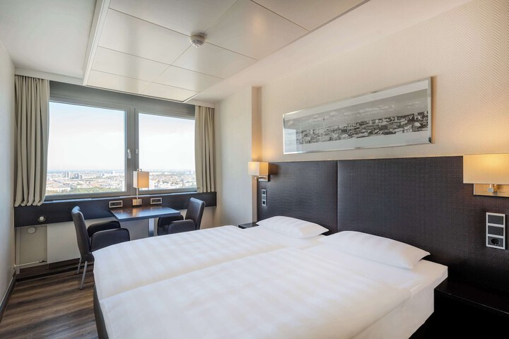 Room 35 of 157