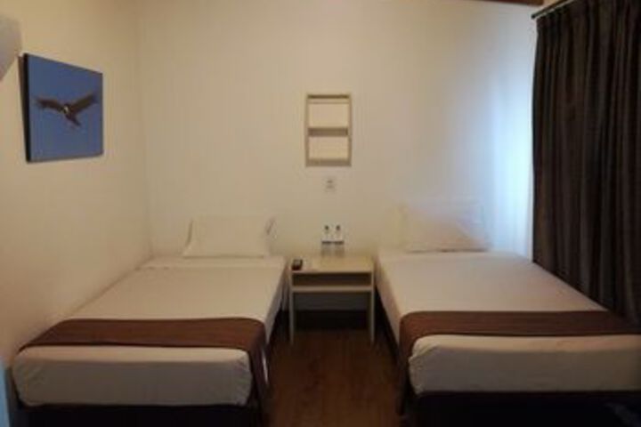 Room 13 of 18