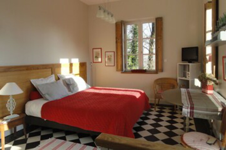 Room 33 of 49