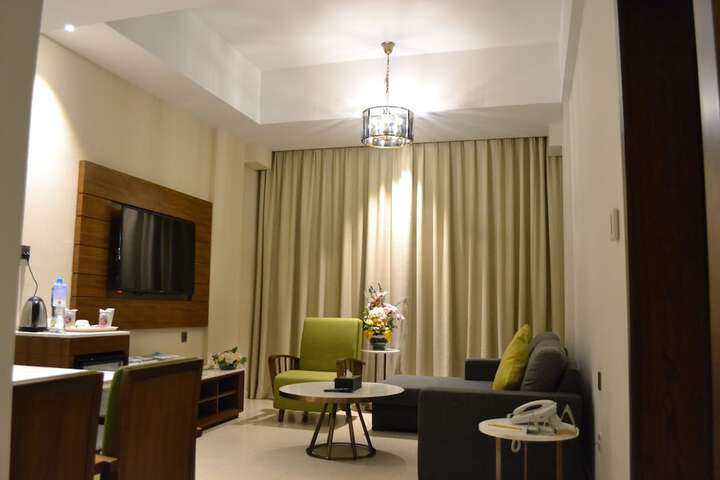 Room 33 of 87