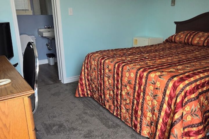 Room 6 of 32