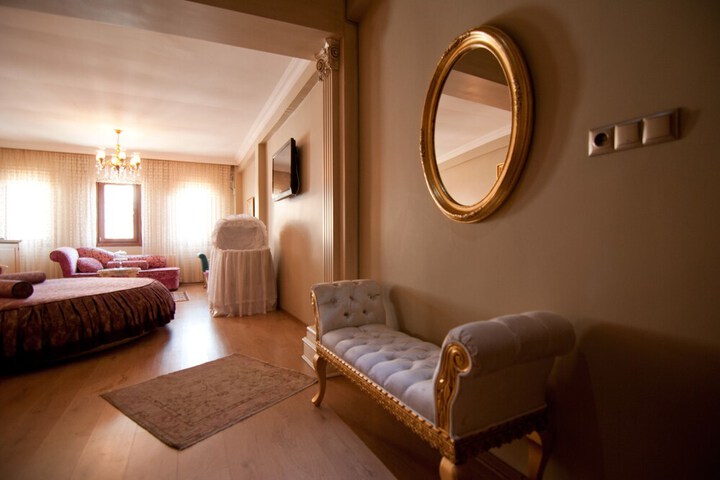 Room 22 of 49