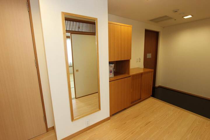 Room 11 of 42