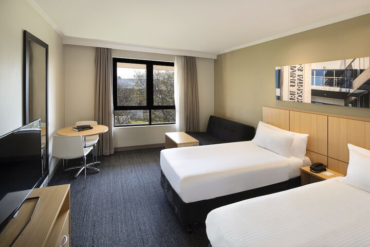 Room 5 of 28