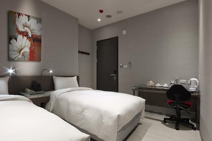 Room 4 of 18