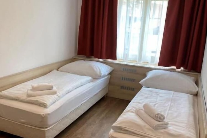 Room 8 of 73