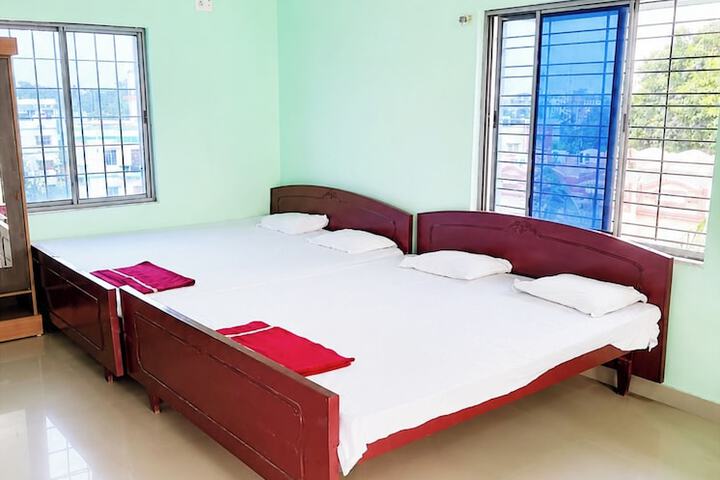 Room 6 of 16