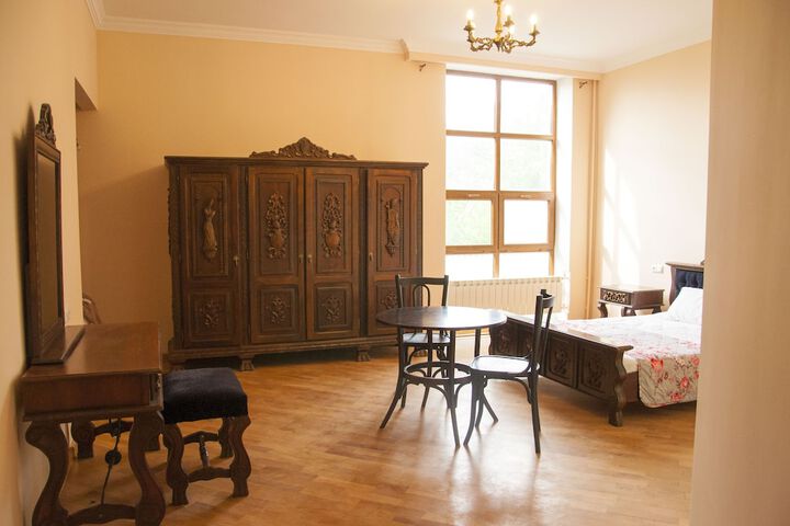 Room 27 of 30