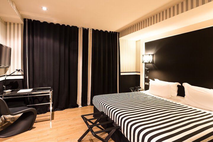 Room 27 of 117