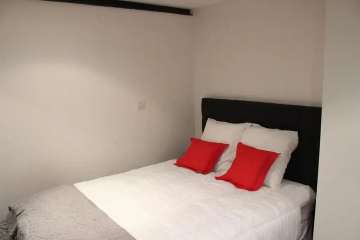 Room 7 of 10