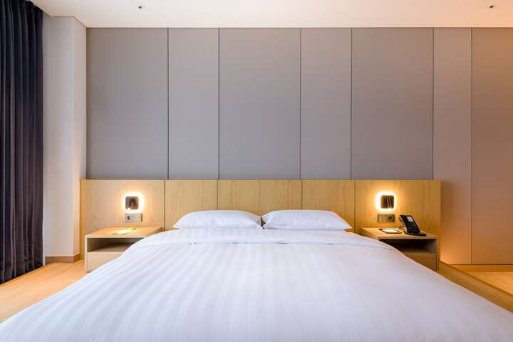 Room 26 of 107