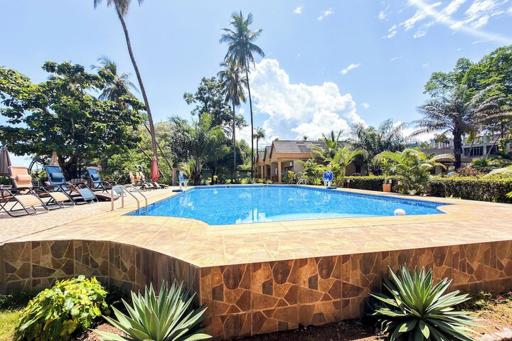 Pool 40 of 71